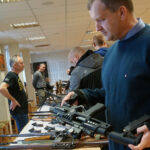 Jędrzejów. Wystawa broni i militariów / Ewa Pociejowska-Gawęda / Radio Kielce