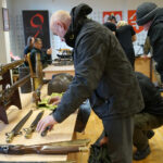 Jędrzejów. Wystawa broni i militariów / Ewa Pociejowska-Gawęda / Radio Kielce