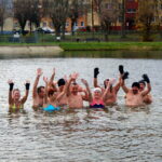 Jędrzejowskie morsy zainaugurowały sezon / Ewa Pociejowska-Gawęda / Radio Kielce