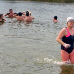 Jędrzejowskie morsy zainaugurowały sezon / Ewa Pociejowska-Gawęda / Radio Kielce