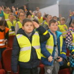 Minister Spraw Wewnętrznych i Administracji Mariusz Błaszczak nagrodził dzieci za udział w konkursie wiedzy o ruchu drogowym / Ewa Pociejowska-Gawęda / Radio Kielce