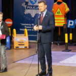 Minister Spraw Wewnętrznych i Administracji Mariusz Błaszczak wręczył 10-letniemu Aleksandrowi medal "Młody bohater" / Ewa Pociejowska-Gawęda / Radio Kielce