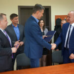 W zakładzie utylizacji odpadów w Janczycach będzie proekologiczna sortownia odpadów. Na zdjęciu: Marek Szczepanik - członek zarządu województwa świętokrzyskiego, Adam Jarubas - marszałek województwa świętokrzyskiego, Leszek Wołowiec - prezes Zarządu Międzygminnego Zakładu Gospodarki Odpadami Komunalnymi w Janczycach / Michał Kita / Radio Kielce