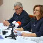 Konferencja podsumowująca dwa lata rządów premier Beaty Szydło. Od lewej: wicewojewoda świętokrzyski Andrzej Bętkowski, wojewoda świętokrzyski Agata Wojtyszek / Michał Kita / Radio Kielce