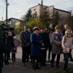 Starachowice. Odwiedzający Kirkut przy ulicy Bieszczadzkiej / Tomasz Piwko / Radio Kielce