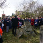 Starachowice. Odwiedzający Kirkut przy ulicy Bieszczadzkiej / Radio Kielce