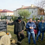 Starachowice. Odwiedzający Kirkut przy ulicy Bieszczadzkiej / Tomasz Piwko / Radio Kielce