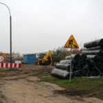 Starachowice. Prace prowadzone na magistralnej sieci wodociągowej związanymi z budową ronda przy ul. Szkolnej i Iglastej / Tomasz Piwko / Radio Kielce