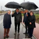 Od lewej: Krzysztof Lipiec, poseł PiS, Jan Zawisza, wiceprzewodniczący Rady Gminy Mirzec, Mirosław Seweryn, wójt Mirca, Danuta Krępa, starosta starachowicki / Tomasz Piwko / Radio Kielce