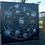 Suchedniów. Sześcian przed Suchedniowskim Ośrodkiem Kultury "Kuźnica" / Tomasz Piwko / Radio Kielce