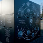 Suchedniów. Sześcian przed Suchedniowskim Ośrodkiem Kultury "Kuźnica" / Tomasz Piwko / Radio Kielce