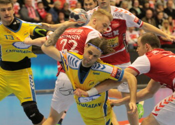 7. kolejka Ligi Mistrzów piłkarzy ręcznych: Aalborg Handbold - PGE Vive Kielce. Dean Bombac / Krzysztof Bujnowicz / Radio Kielce