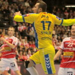 7. kolejka Ligi Mistrzów piłkarzy ręcznych: Aalborg Handbold - PGE Vive Kielce. Manuel Strlek / Krzysztof Bujnowicz / Radio Kielce