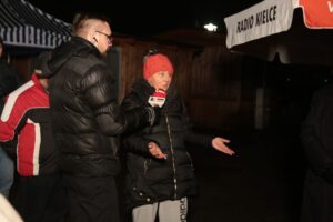 Busko-Zdrój. Protest kupców przeciwko planom władz miasta, które chcą przenieść pasaż handlowy / Piotr Michalski / Radio Kielce