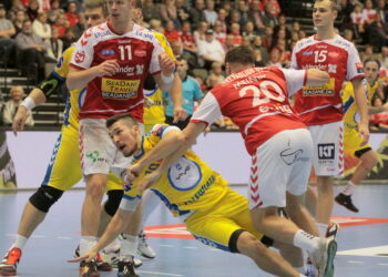 7. kolejka Ligi Mistrzów piłkarzy ręcznych: Aalborg Handbold - PGE Vive Kielce. Alex Dujszebajew / Krzysztof Bujnowicz / Radio Kielce