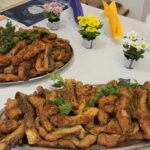 Tokarnia. Wręczenie certyfikatów marki "Świętokrzyska Kuźnia Smaków". Prezentacja produktów / Krzyszfof Bujnowicz / Radio Kielce