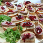 Tokarnia. Wręczenie certyfikatów marki "Świętokrzyska Kuźnia Smaków". Prezentacja produktów / Krzyszfof Bujnowicz / Radio Kielce