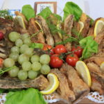 Tokarnia. Wręczenie certyfikatów marki "Świętokrzyska Kuźnia Smaków". Prezentacja produktów / Krzyszfof Bujnowicz / Radio Kielce