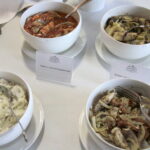 Tokarnia. Wręczenie certyfikatów marki "Świętokrzyska Kuźnia Smaków". Prezentacja produktów / Krzyszfof Bujnowicz / Radio Kielce