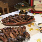 Tokarnia. Wręczenie certyfikatów marki "Świętokrzyska Kuźnia Smaków". Prezentacja produktów / Krzyszfof Bujnowicz / Radio Kielce