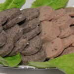 Tokarnia. Wręczenie certyfikatów marki "Świętokrzyska Kuźnia Smaków". Prezentacja produktów / Krzyszfof Bujnowicz / Radio Kielce