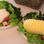 Tokarnia. Wręczenie certyfikatów marki "Świętokrzyska Kuźnia Smaków". Prezentacja produktów / Krzyszfof Bujnowicz / Radio Kielce