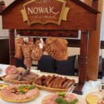 Tokarnia. Wręczenie certyfikatów marki "Świętokrzyska Kuźnia Smaków". Prezentacja produktów / Krzyszfof Bujnowicz / Radio Kielce