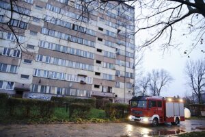 Kielce. Pożar w wieżowcu socjalnym przy ulicy Młodej 4 / Jarosław Kubalski / Radio Kielce