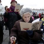 Kielce. Obchody Święta Niepodległości - wspólne śpiewanie pieśni patriotycznych / Jarosław Kubalski / Radio Kielce