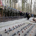 Nowa Słupia. Odsłonięcie pomnika na "Skałce" po renowacji / Jarosław Kubalski / Radio Kielce