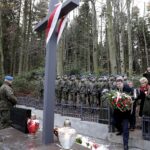 Nowa Słupia. Odsłonięcie pomnika na "Skałce" po renowacji / Jarosław Kubalski / Radio Kielce