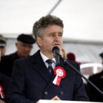 Nowa Słupia. Odsłonięcie pomnika na "Skałce" po renowacji. Senator PiS Krzysztof Słoń / Jarosław Kubalski / Radio Kielce