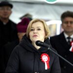 Nowa Słupia. Odsłonięcie pomnika na "Skałce" po renowacji. Poseł PiS Anna Krupka / Jarosław Kubalski / Radio Kielce