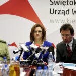 Kampania „Pracuje legalnie” - konferencja prasowa. Na zdjęciu: mjr Grzegorz Otręba - Komendant Straży Granicznej w Kielcach, Agata Wojtyszek - wojewoda świętokrzyski, Janusz Czyż - dyrektor Państwowej Inspekcji Pracy / Jarosław Kubalski / Radio Kielce