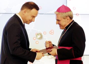 12 nowych obiektów zostało wpisanych na listę Pomników Historii. Prezydent Andrzej Duda i biskup Krzysztof Nitkiewicz / Jarosław Kubalski / Radio Kielce