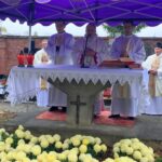Msza święta na cmentarzu katedralnym w Sandomierzu. Eucharystii przewodniczył i homilię wygłosił biskup sandomierski Krzysztof Nitkiewicz / Grażyna Szlęzak-Wójcik / Radio Kielce