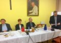 Sandomierz. Sympozjum w ramach tygodnia poprzedzającego Światowy Dzień Ubogich. Na zdjęciu od lewej: o. Rafał Sztejka, Małgorzata Gotfryd - MOPS w Stalowej Woli, ks. dr Dariusz Lipiec, ks. Bogusław Pitucha - dyrektor Caritas Diecezji Sandomierskiej / Grażyna Szlęzak-Wójcik / Radio Kielce