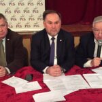 Sandomierz. Wybory władz w powiatowych strukturach PiS. Od lewej: Jarosław Rusiecki, senator PiS, Marek Kwitek, poseł PiS, Krzysztof Lipiec, poseł PiS / Grażyna Szlęzak-Wójcik / Radio Kielce