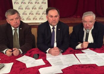 Sandomierz. Wybory władz w powiatowych strukturach PiS. Od lewej: Jarosław Rusiecki, senator PiS, Marek Kwitek, poseł PiS, Krzysztof Lipiec, poseł PiS / Grażyna Szlęzak-Wójcik / Radio Kielce