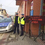 28.11.2017 Klimontów. Akcja policji. Bezpłatna kontrola świateł / Grażyna Szlęzak-Wójcik / Radio Kielce