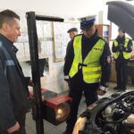 28.11.2017 Klimontów. Akcja policji. Bezpłatna kontrola świateł / Grażyna Szlęzak-Wójcik / Radio Kielce