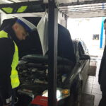 28.11.2017 Klimontów. Akcja policji. Bezpłatna kontrola świateł / Grażyna Szlęzak-Wójcik / Radio Kielce