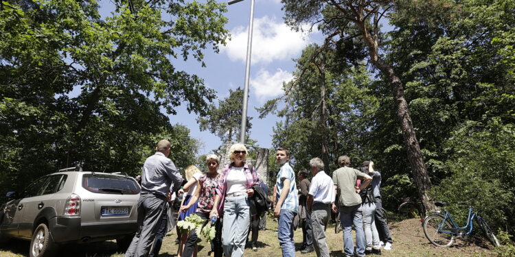 18.06.2017 Kielce. Góra Brusznia. Poświęcenie krzyża powstańczego. / Radio Kielce