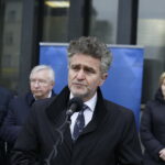 15.11.2017 Kielce. Konferencja prasowa na temat remontu dworca PKP. Senator Krzysztof Słoń / Jarosław Kubalski / Radio Kielce