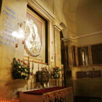 16.11.2017 Skarżysko - Kamienna. Święto patronki miasta - Matki Bożej Ostrobramskiej. Msza święta w Sanktuarium. Inkubator ufundowany przez Rycerzy Kolumba / Jarosław Kubalski / Radio Kielce