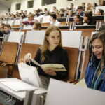 22.11.2017 Kielce. UJK. Stypendia dla studentów z Winnicy / Jarosław Kubalski / Radio Kielce