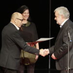 24.11.2017 Kielce. Festiwal Form Dokumentalnych NURT. Gala finałowa. Nagroda Publiczności i Nagroda Prezydenta Miasta Kielce dla filmu "Słoń jaki jest..." w reżyserii Waldemara Wiśniewskiego / Jarosław Kubalski / Radio Kielce