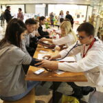 25.11.2017 Kielce. Badania profilaktyczne w Galerii Korona / Jarosław Kubalski / Radio Kielce