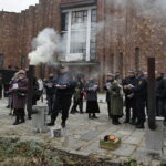 26.11.2017 Kielce. Straż Miejska pokazuje różnicę w sposobie spalania węgla w piecach metodą dolną i górną / Jarosław Kubalski / Radio Kielce