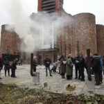 26.11.2017 Kielce. Straż Miejska pokazuje różnicę w sposobie spalania węgla w piecach metodą dolną i górną / Jarosław Kubalski / Radio Kielce